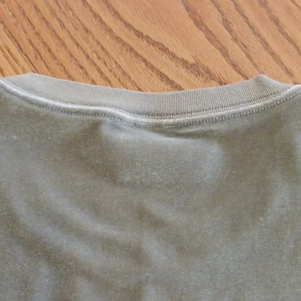 like new, crushed velvet, Pink Tee - Picture 3 of 3